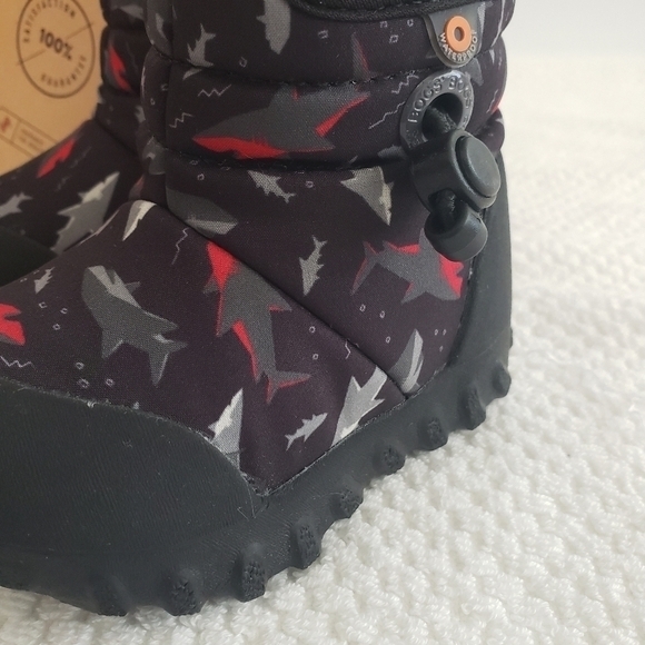 Bogs B-MOC Insulated‎ Waterproof Boot Black/ Multi Sharks Size 4 New - Picture 2 of 16